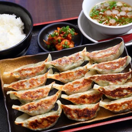 Gyoza Bancho set meal [10 dumplings, rice, soup, kimchi]