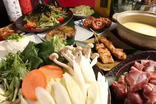 <含120分钟畅饮> 浓郁鸡肉火锅（慢炖100小时）和烤鸡串套餐（共9道菜）◇ 6500日元（含税）