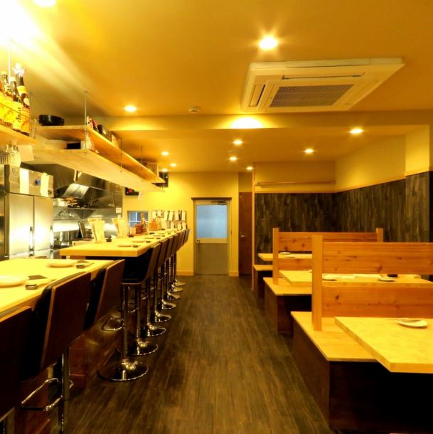 There are counter seats where you can talk with the shop owner and table seats that can be used for drinking parties on the way home from work! It is also ideal for crispy drinks! fish meat]