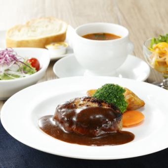 [Lunch] Hamburger lunch (1,650 yen on weekdays/2,200 yen on Saturdays, Sundays, and holidays with cake and coffee)