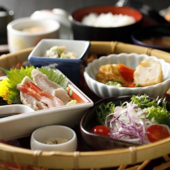 【ランチ】花かご御膳（平日2,200円/土・日・祝2,700円グレードアップ有）