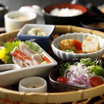 【ランチ】花かご御膳（平日2,200円/土・日・祝2,700円グレードアップ有）