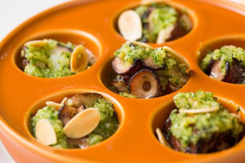 Garlic-flavored octopus