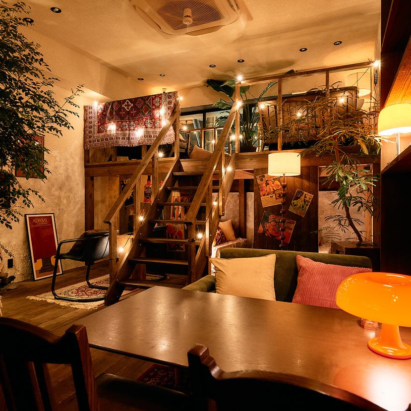 まるで秘密基地のような雰囲気×シーシャでデート利用も◎夜カフェ利用で女子会も♪