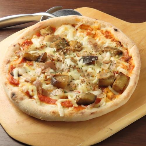 ・茄子とベーコンのピリ辛ピザ