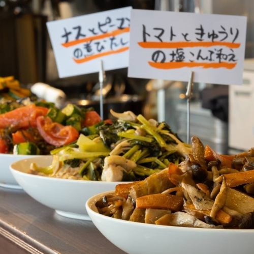 <p>季節替わりのおいしいおばんざいをご用意しております。</p>