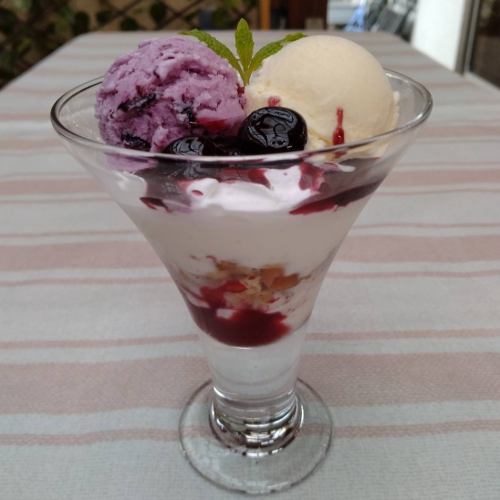 蓝莓酸奶冻糕