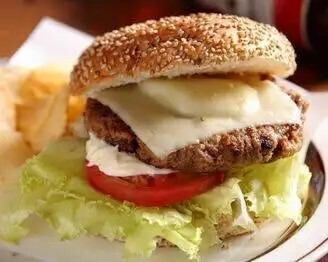 【食べ応え満点】自家製ハンバーガー