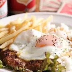 手作りハンバーガーが魅力で人気の【ロコモコ】