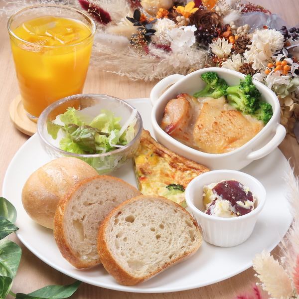 [Until 14:00 every day.[Lunch plate] Comes with the popular quiche♪ You can choose from 2 types.