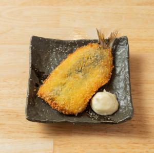 Classic fried sardines with tartar sauce