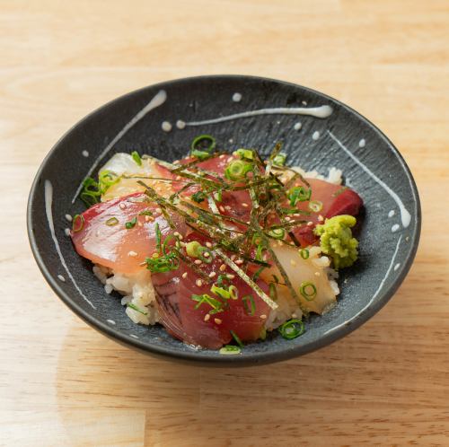 Bowl of rice topped with sashimi