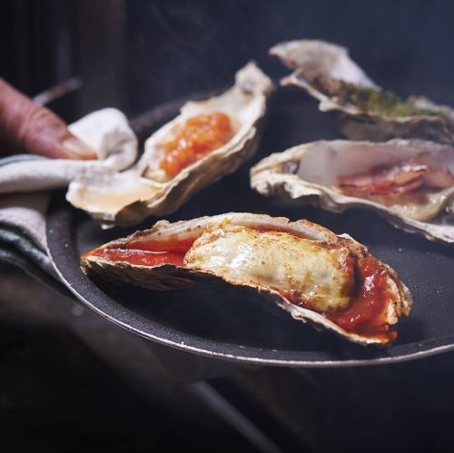 お酒との相性もぴったり♪新鮮、美味しい生牡蠣は全国から取り揃えております。本日のメニューをご覧下さい