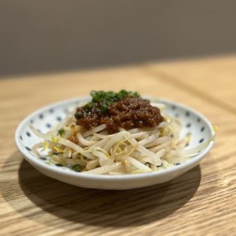 Meat miso bean sprouts