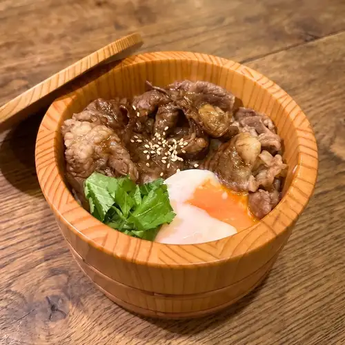 日本黑毛和牛寿喜烧配溏心蛋
