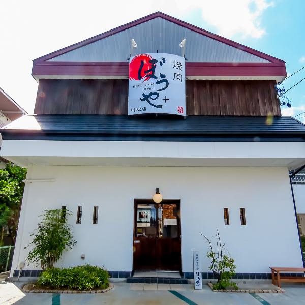 Parking available. Approximately 6 minutes by car from Takatsuka Station on the JR Tokaido Main Line.The spacious and bright interior is widely used for family gatherings, girls' parties, banquets, and private parties.