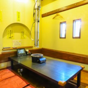 Fully private room! We have a room with a sunken kotatsu table for 6 people, recommended for 4 to 6 people. Enjoy delicious yakiniku and a fun time in a private space without worrying about the people around you. It's sure to be a great time!