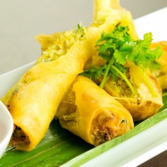 Crispy cheese spring roll curry flavor