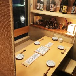 An attractive atmosphere where you can easily drop in! Cheers at the table by the window ♪