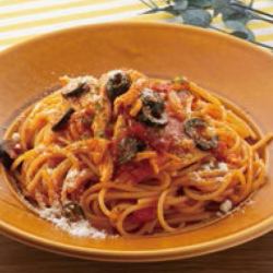 Arrabiata with anchovies and black olives