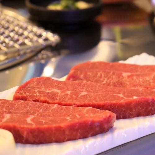 캐주얼 한 분위기에서 본고장의 한국 불고기를 맛볼 수 있습니다!