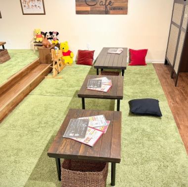 小上がり席　 　靴を脱いで上がっていただける人気のリラックス席です。赤ちゃん・お子さま連れにご利用いただけます。※大人の人数でご予約ください