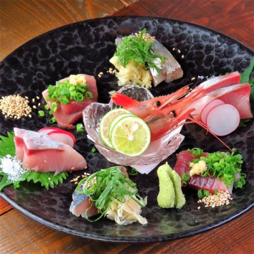 5-piece sashimi selection. We are confident in our fresh fish! We have fresh, plump seasonal fish available!