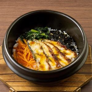 Stone-grilled eel bibimbap