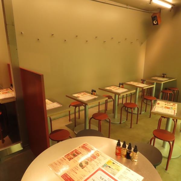 【デート・女子会・1人飲みに♪】当店は、デートや少人数の飲み会、女子会など、様々なシーンでご利用いただけるお店です！カウンター席もございますので、1人飲みでのご利用も大歓迎です☆カウンターではドリンカーの方とご一緒にお話もしながら楽しめます。また、お仕事帰りのサク飲みや二次会にもおすすめ！