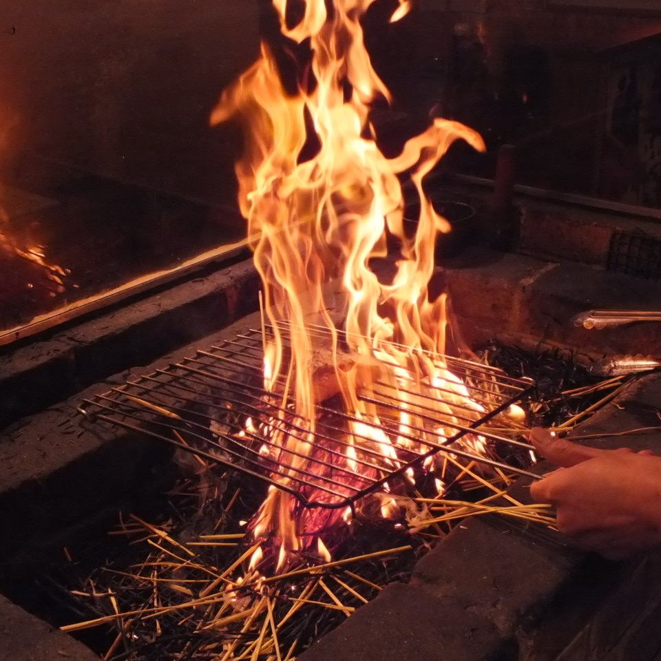 充分利用土佐的傳統技術“稻草烤”的烹飪◇土佐在散打中的口味◎