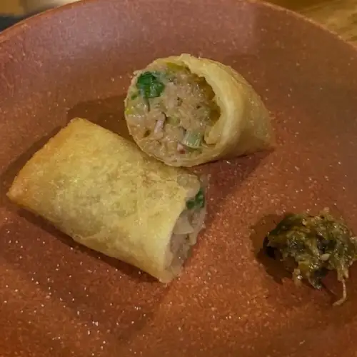 享受新鲜海鲜和饮品的奢华时刻。