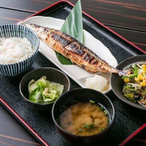 Limited to a great lunch time! The "set meal set" starts at 850 yen ♪ All-you-can-eat rice is free to refill!