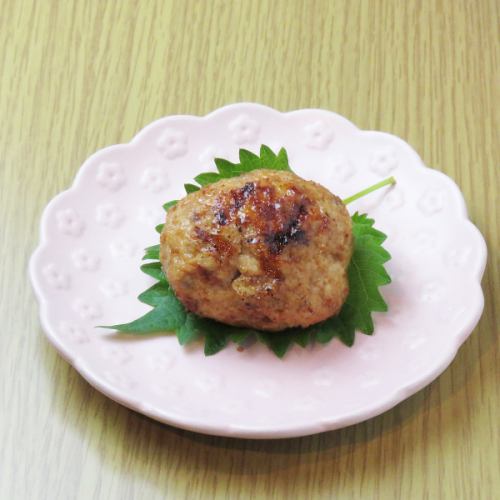 【あふれる旨味と自家製タレが絡み合う！】店主イチオシの超人気メニュー”ハンバーグのようなつくね”
