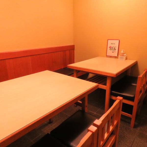 [For a little drink / banquet ◎] The table seats in the back can be used by 2 to 5 people per table! We have spacious seats so that you can enjoy a date, a little drink, or a small banquet with your friends. We are doing it! As a "fried chicken izakaya", you can use it in various scenes, so please feel free to come ◎ Charter is possible for 10 to 20 people ♪