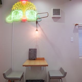 데이트나, 친구와의 식사에 딱 맞는 2명석의 테이블이 되고 있습니다.식사 점유율이 즐거운 자리입니다.