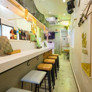 한사람이라도 아늑함이 좋도록 카운터석도 준비.런치에서의 이용도 가능합니다만, 일 끝 등 부담없이가 내점해 주세요.