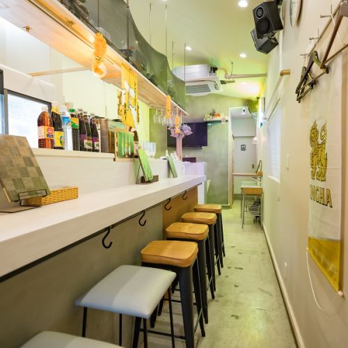 한사람이라도 아늑함이 좋도록 카운터석도 준비.런치에서의 이용도 가능합니다만, 일 끝 등 부담없이가 내점해 주세요.