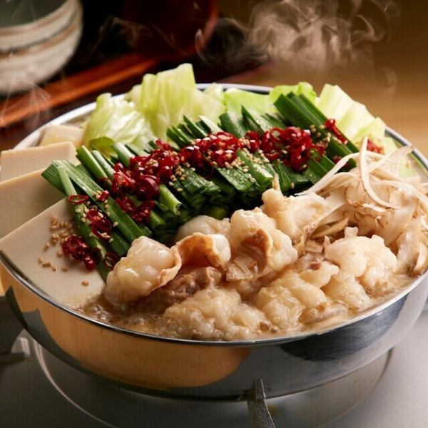 【蟻月の代名詞】数種類の白味噌をブレンドした自慢の「白もつ鍋」