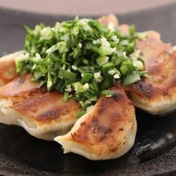 Bite-sized chive dumplings