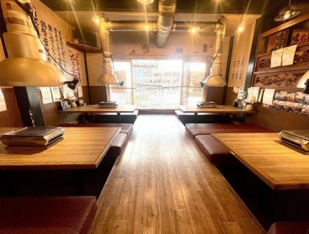 掘りごたつの席でごゆっくりお寛ぎ下さい。