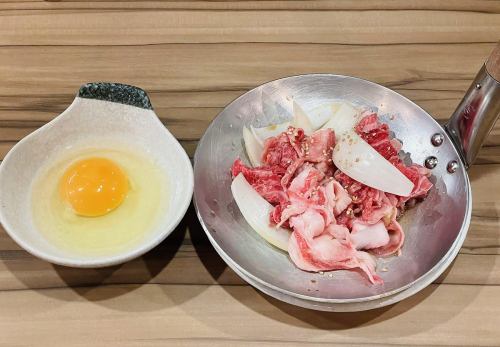 黒毛牛の牛ロース炙りユッケ風