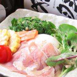 生ハム温卵サラダ