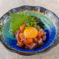 旨辛海鮮ユッケ