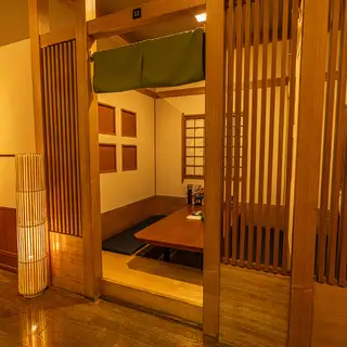 【半個室の掘りごたつ席】4～6名席