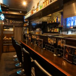 オーナーとの会話もお楽しみいただける居心地の良いカウンター♪