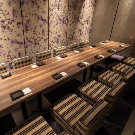 Recommended for 10 to 12 people ◇ If you have a room you would like, please let us know when you make a reservation.It is a medium-sized private room seat of the digging kotatsu type.You can order your meals at the large table.The extensive banquet course offers a variety of entrees.