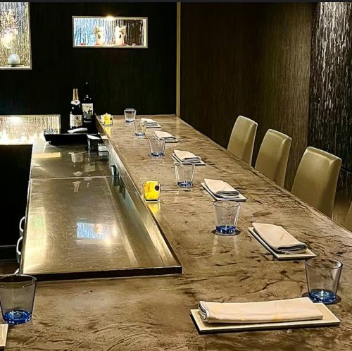 広々としたカウンター席