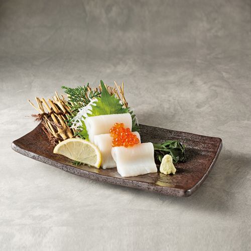 Squid sashimi topped with salmon roe
