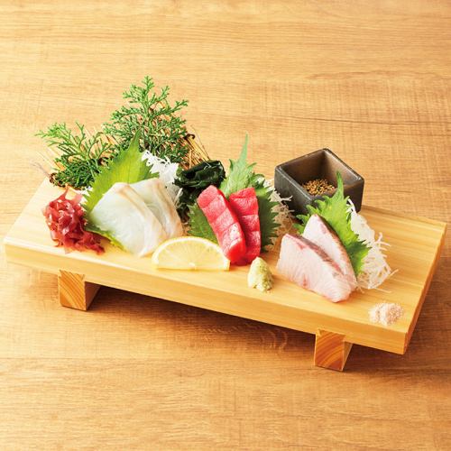 Assortment of 3 sashimi with bluefin tuna