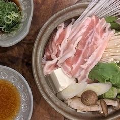 バラエティ豊かなお料理も存分に楽しめる飲み放題付きコース！